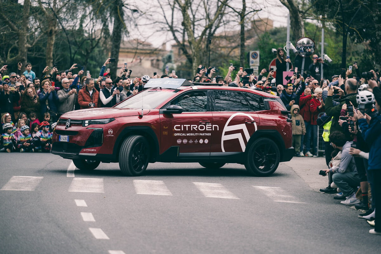 Citroën C5 Aircross debutta alle Strade Bianche: Auto Ufficiale RCS Sport 2026
