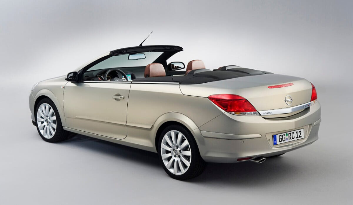 Opel Astra TwinTop: la cabrio con tetto d'acciaio compie 20 anni