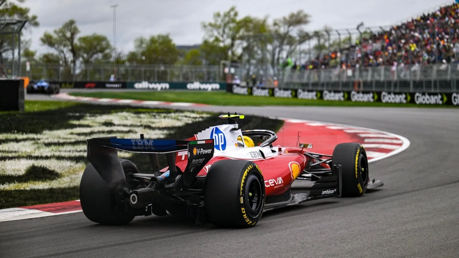 F1, Hamilton sul podio in Canada: «Amo questo lavoro, è il più bello del mondo»