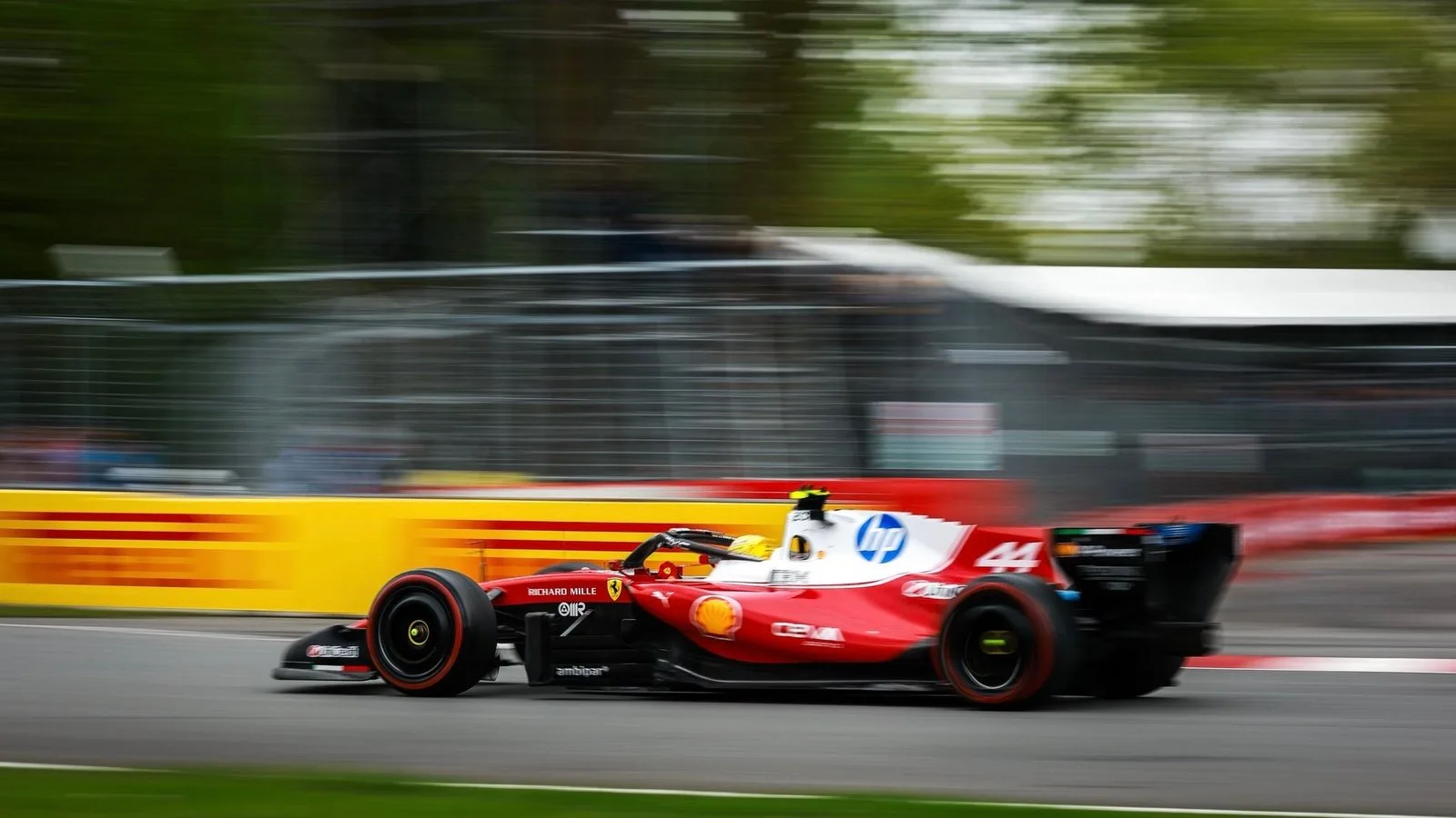 F1, Hamilton sul podio in Canada: «Amo questo lavoro, è il più bello del mondo»