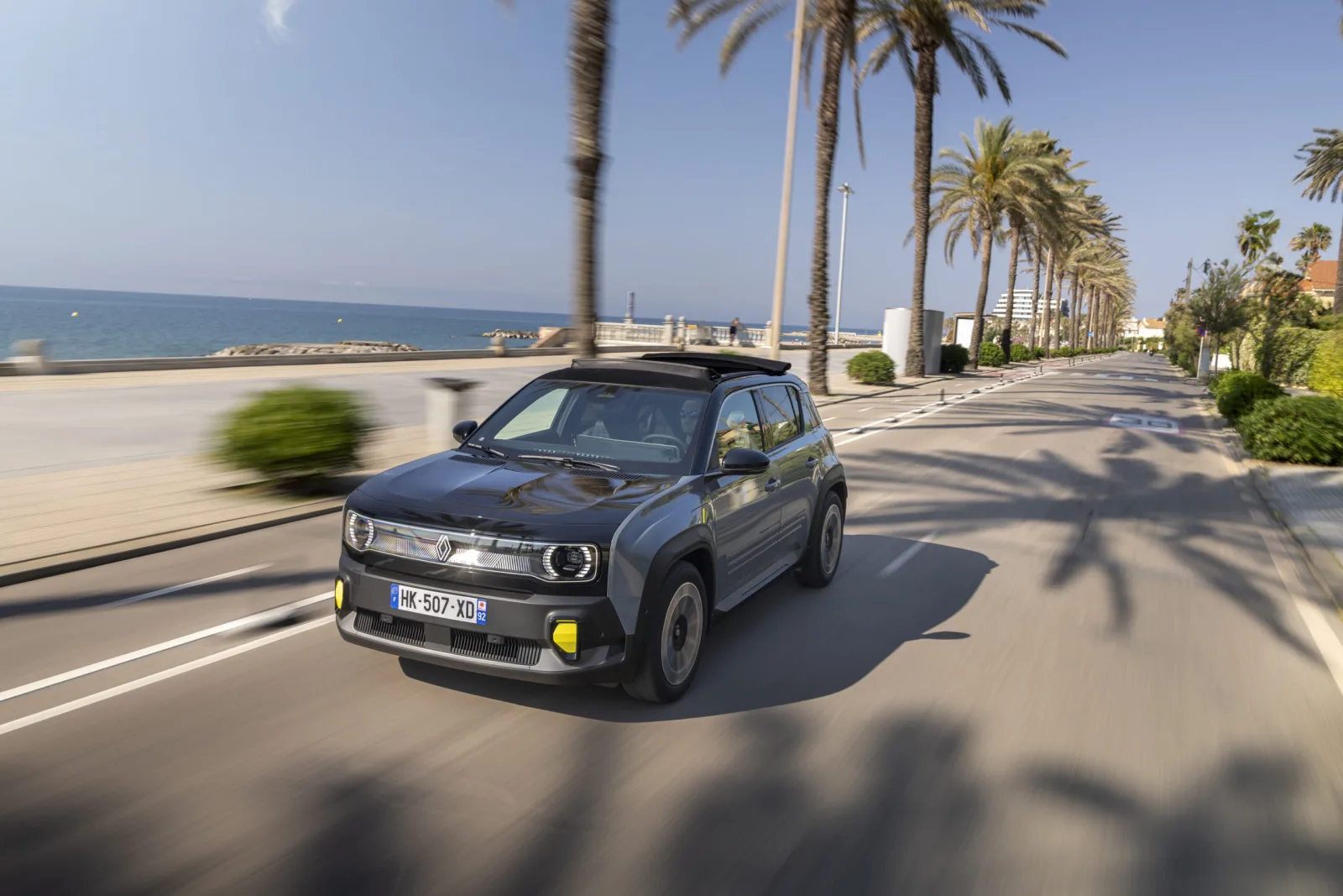 Renault 4 E-Tech Electric Plein Sud: tetto apribile da 1 m²