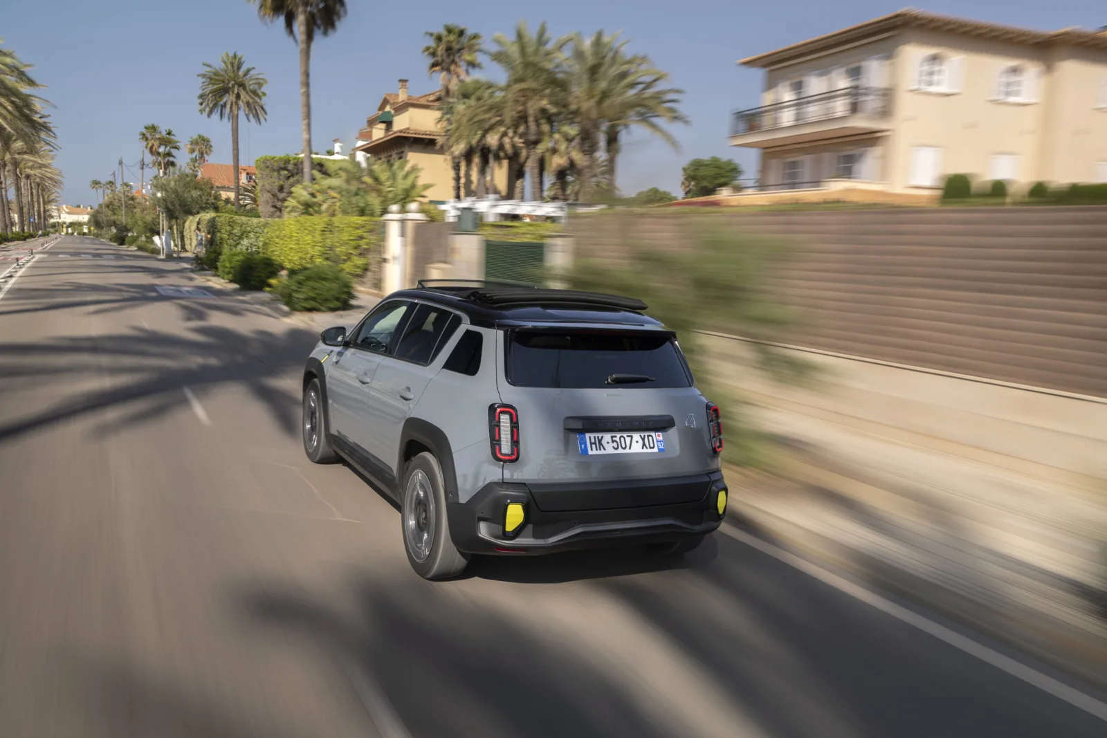 Renault 4 E-Tech Electric Plein Sud: tetto apribile da 1 m²