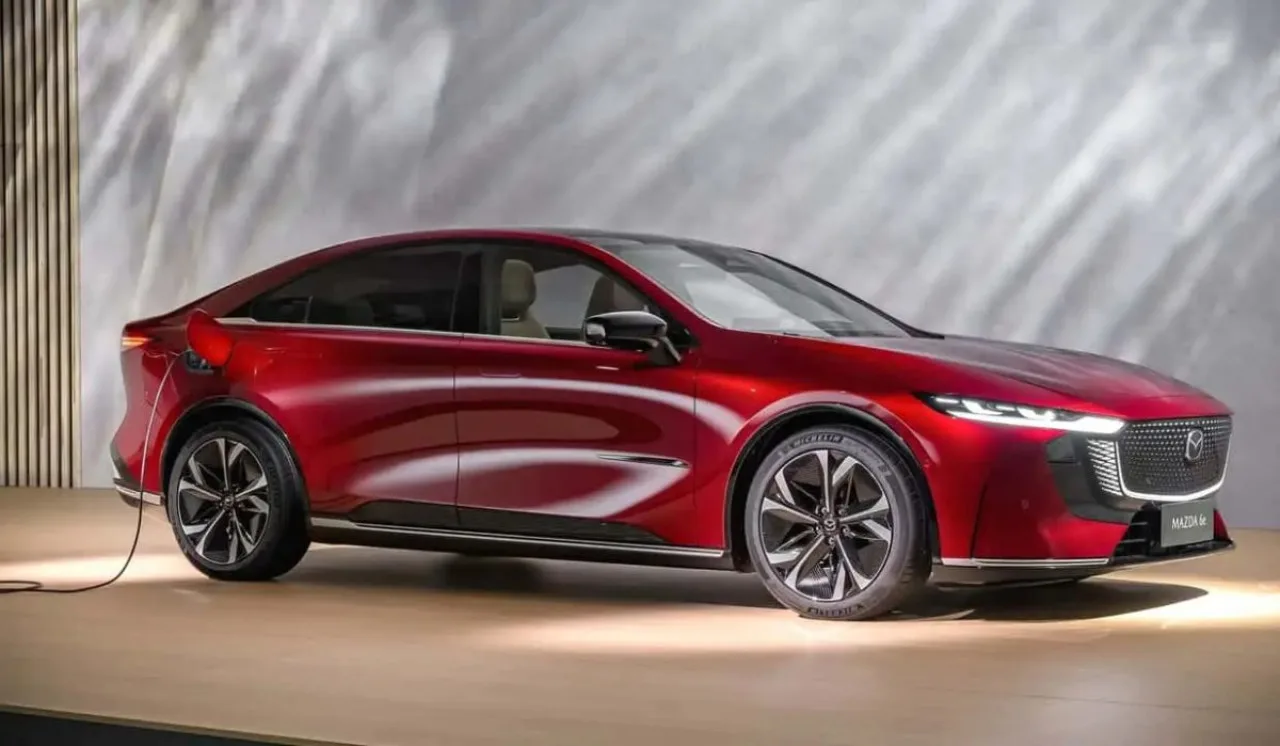 Mazda6e Model Year 2027: 560 km e ricarica a 200 kW in 24 minuti