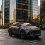 Toyota C-HR MY27: colore opaco e GR SPORT aggiornata, prezzi da agosto