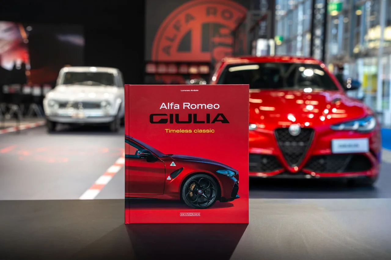 Alfa Romeo Giulia, Timeless Classic: il libro debutta a Bologna