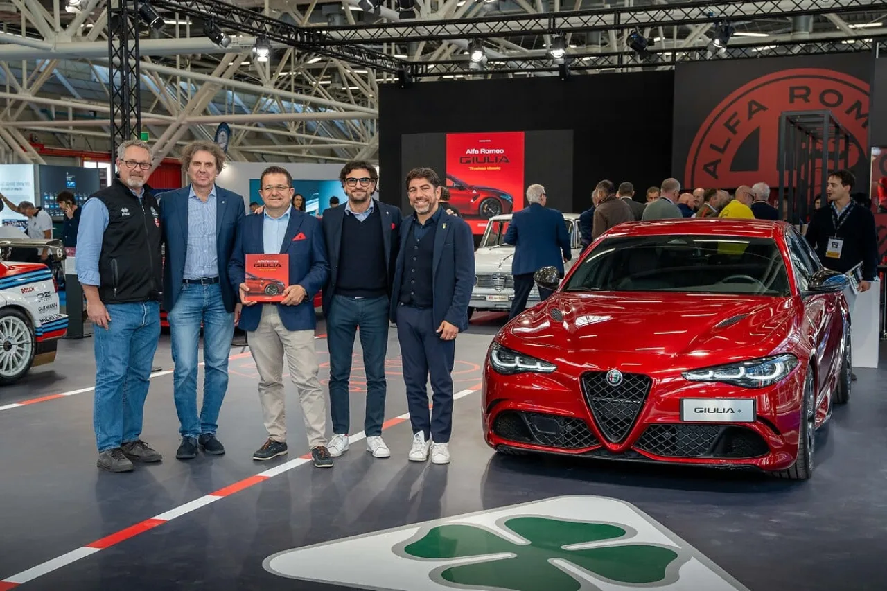 Alfa Romeo Giulia, Timeless Classic: il libro debutta a Bologna