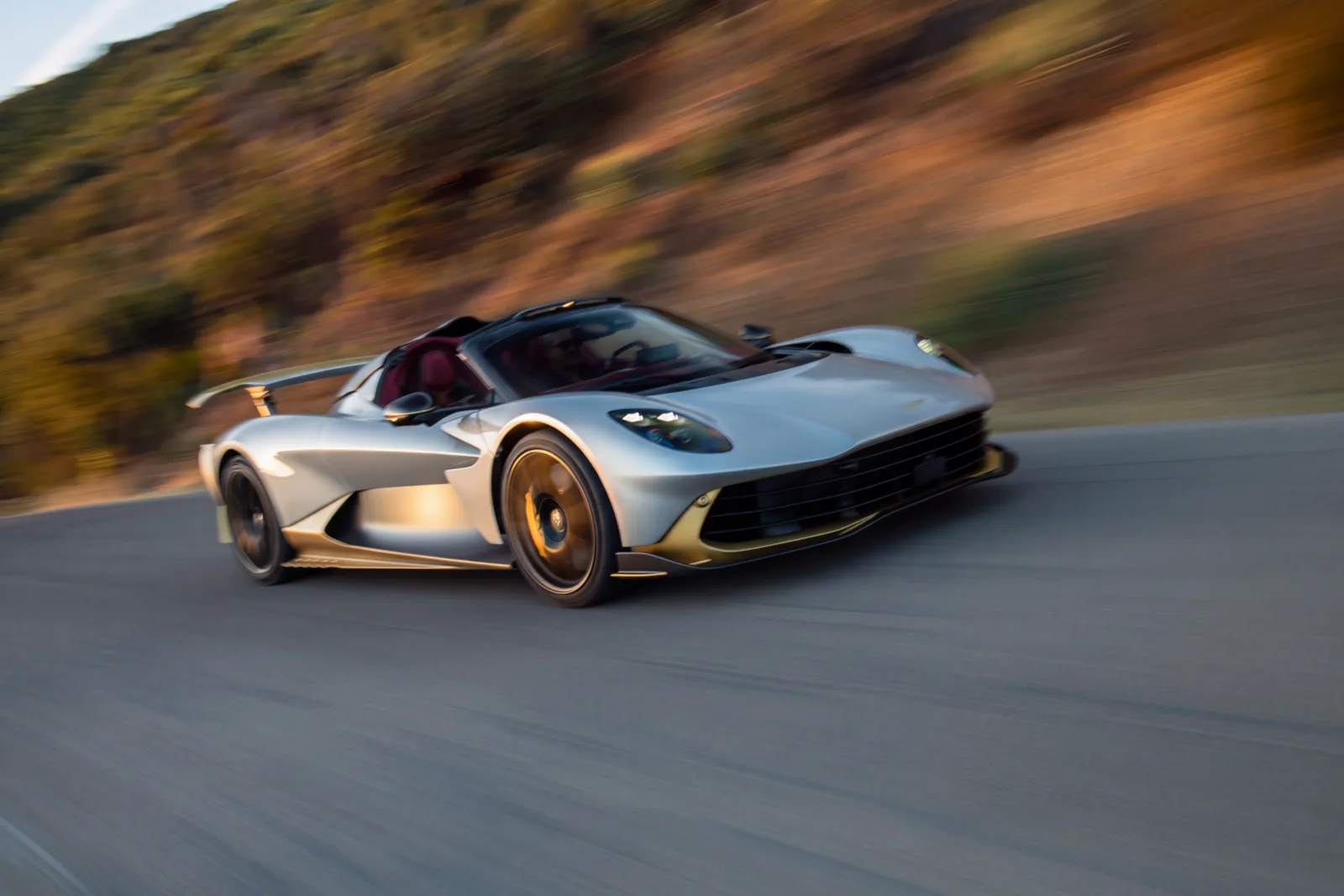 Aston Martin Valhalla Spider: 350 km/h anche senza tetto