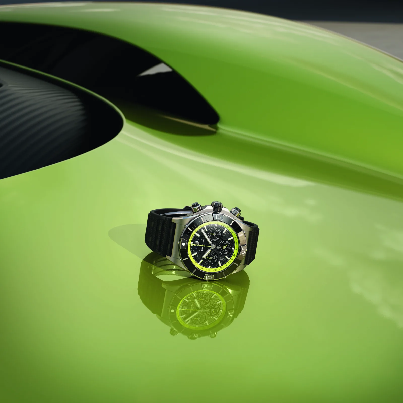 Breitling crea un Super Chronomat su misura per i proprietari di Aston Martin Valhalla