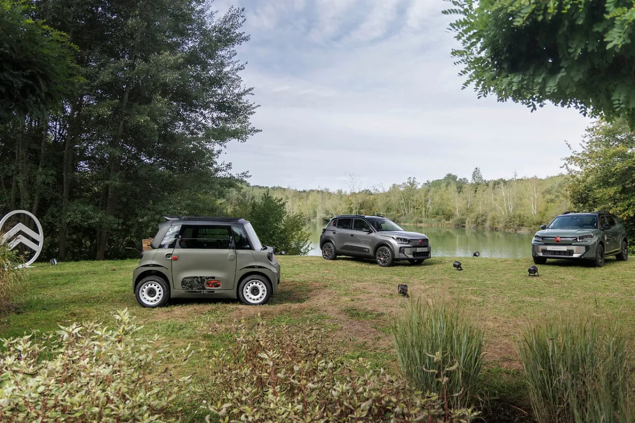 Citroën Ami OUTDOOR debutta in Italia a EICMA con tetto apribile