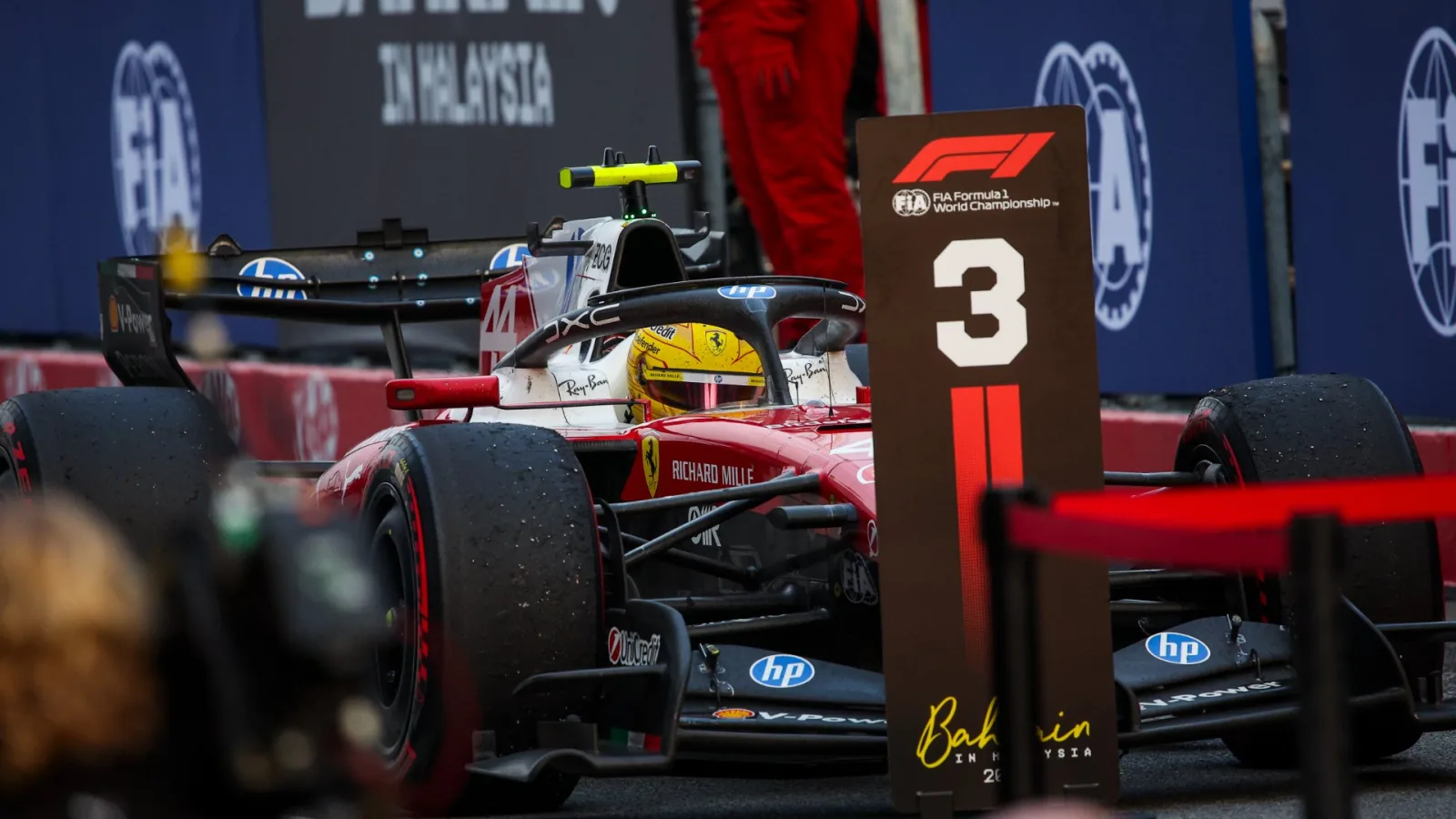 F1 | Hamilton: "Agrodolce" il podio in Bahrain. "Potevamo fare meglio"