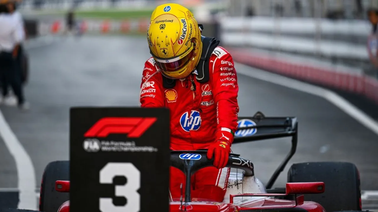 F1 | Hamilton sul podio in Bahrain: "Un lavoro fantastico dopo l'errore"