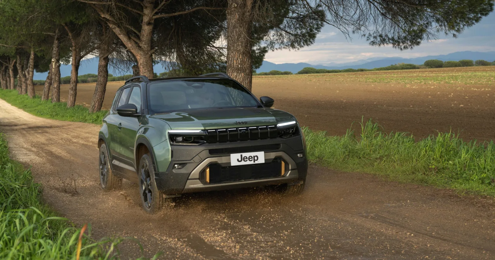 Jeep Avenger sul tetto dell'Allianz Stadium: lo stunt da 300.000 ordini