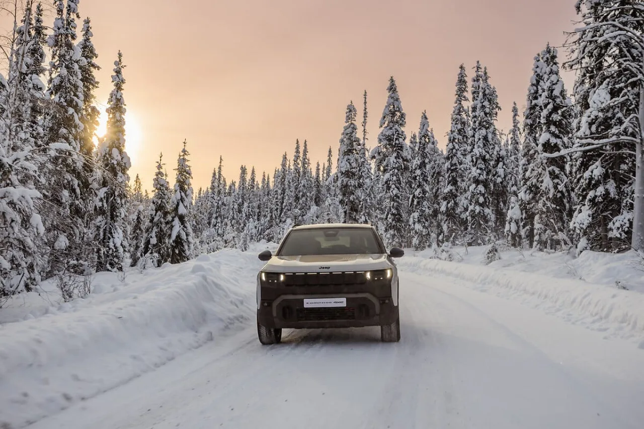 Jeep Compass 4xe a Rom-E 2026: 375 CV e zero emissioni