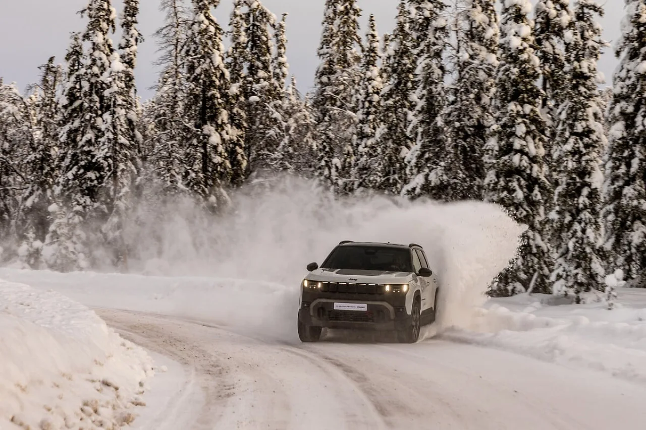 Jeep Compass 4xe a Rom-E 2026: 375 CV e zero emissioni