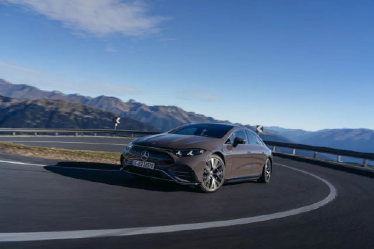 Mercedes EQS, arriva lo steer-by-wire: 170 gradi e niente colonna