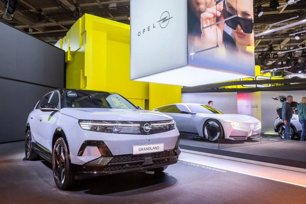 Opel al Salone di Parigi: Mokka GSE, Grandland AWD e Frontera Electric