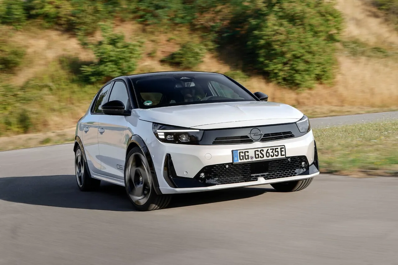 Opel Corsa GSE vince il Carwow Car of the Year: "auto divertente da guidare"