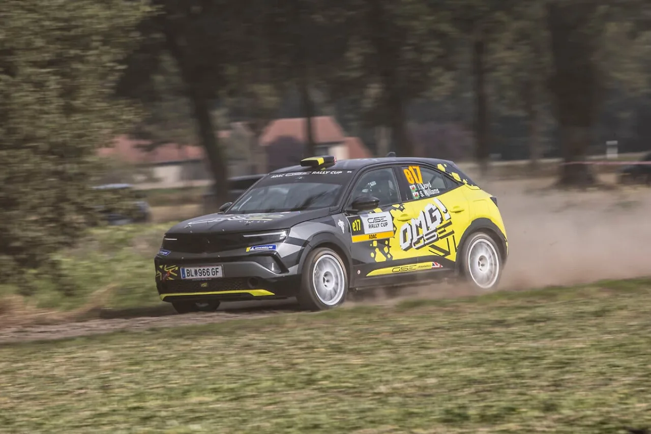 Opel Mokka GSE Rally debutta a Sanremo: la Cup elettrica sbarca in Italia