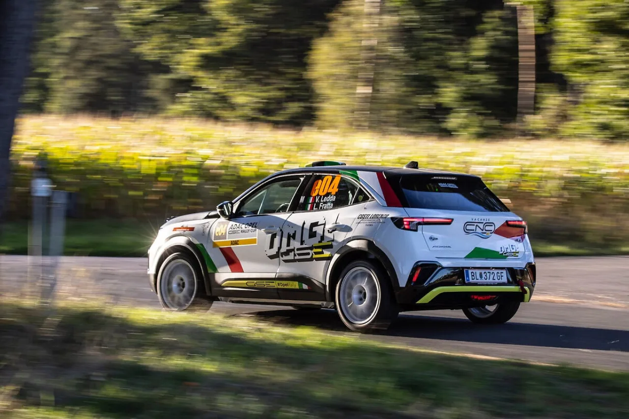 Opel Mokka GSE Rally debutta a Sanremo: la Cup elettrica sbarca in Italia