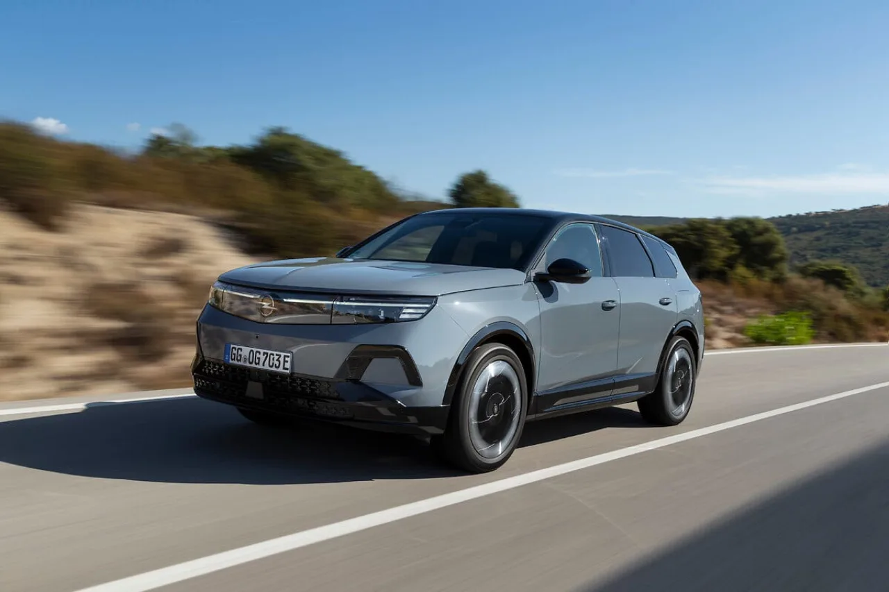 Opel STX Concept e Corsa GSE debuttano a Auto Zürich