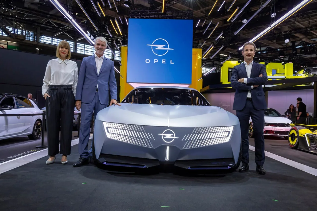 Opel STX Concept e GSE 27FE: le prime mondiali di Parigi