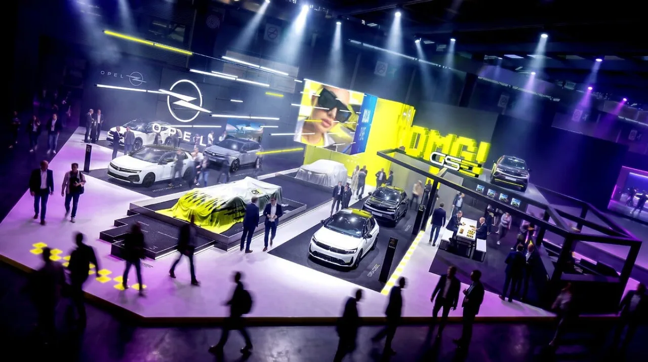 Opel STX Concept e GSE 27FE: prime mondiali a Parigi