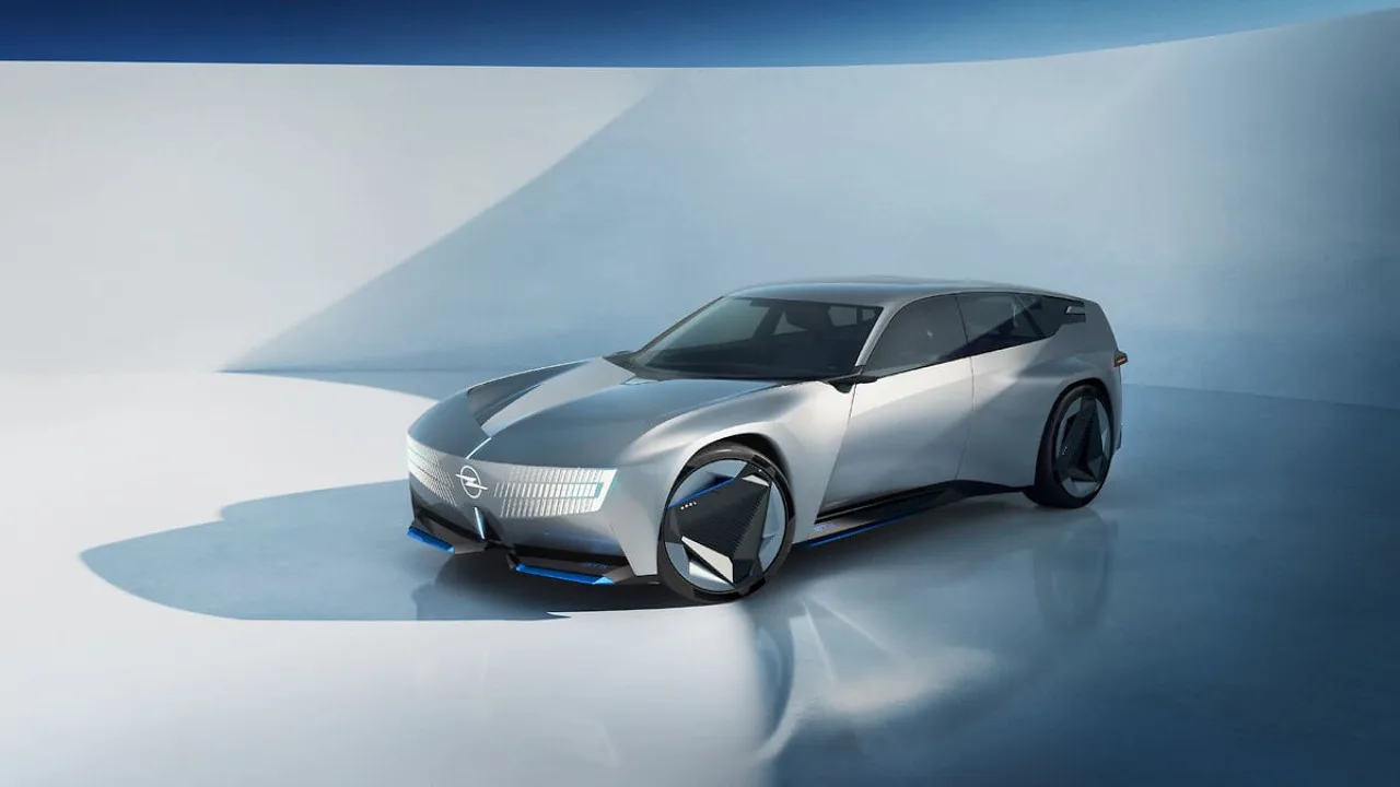 Opel STX Concept: la station wagon elettrica del futuro a Parigi