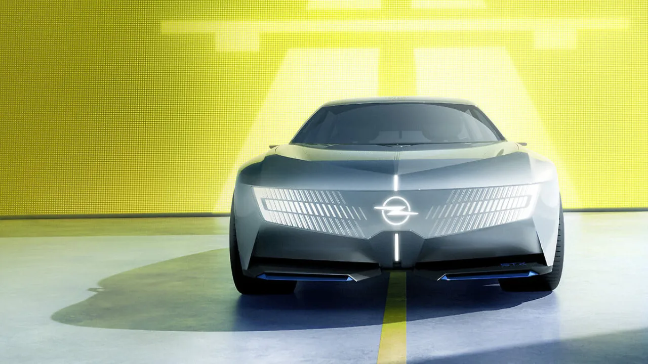 Opel STX Concept: la station wagon elettrica del futuro a Parigi