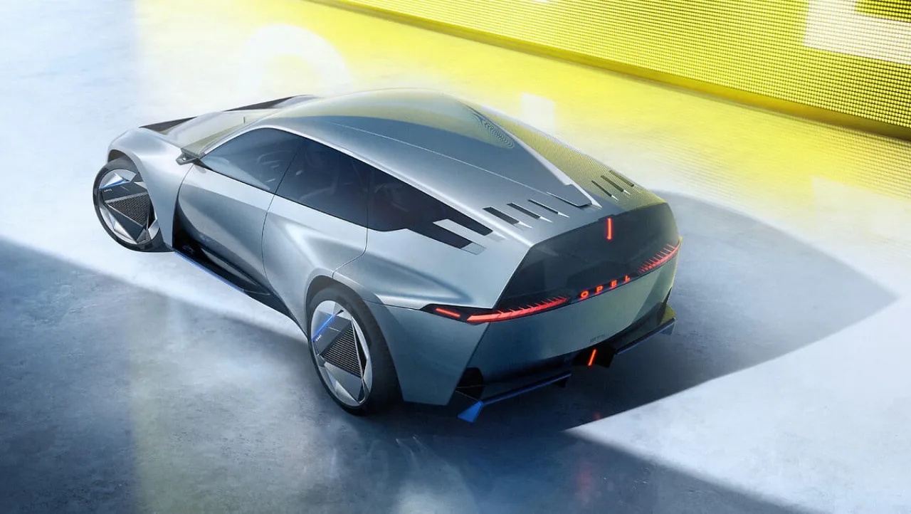 Opel STX Concept: la station wagon elettrica del futuro a Parigi