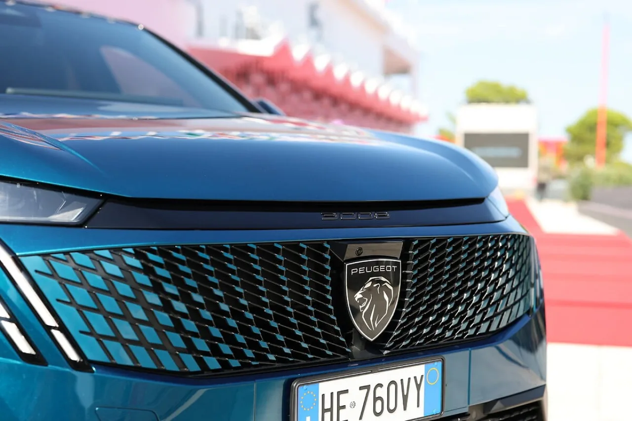 Peugeot lancia Keep Rolling 2027: 25.000 euro ai registi emergenti