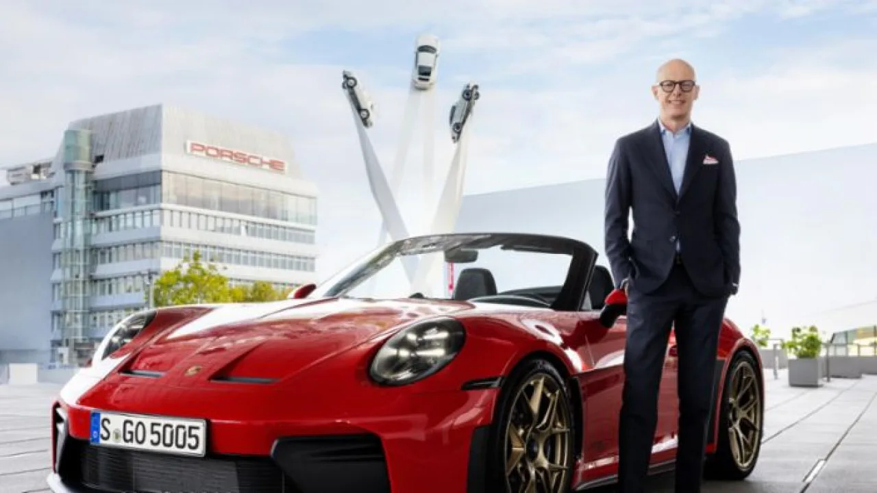 Porsche "Sportwagenschmiede '35": supersportiva, tagli e nuovi SUV
