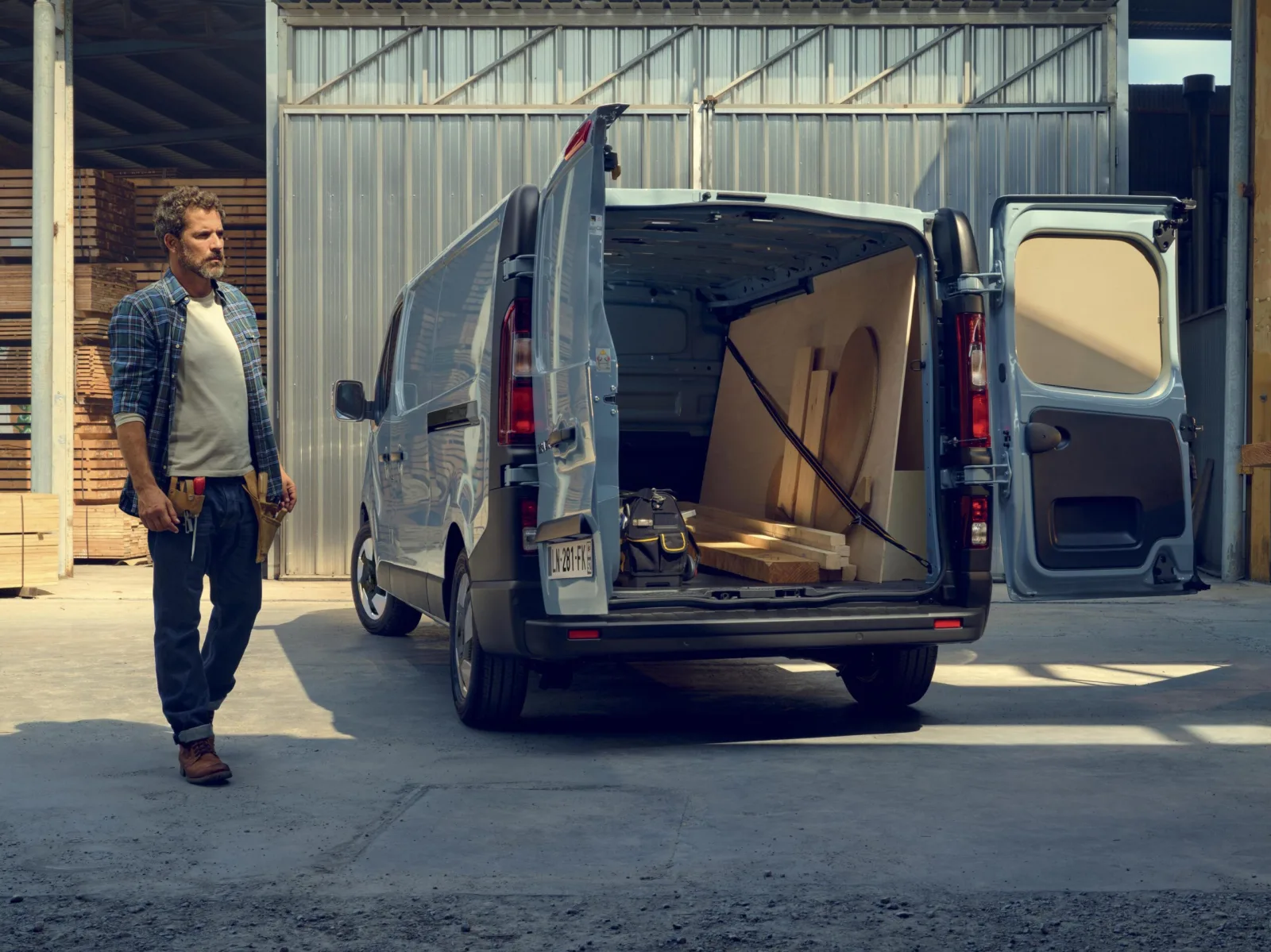 Renault Trafic MY26.1: nuovo sterzo, freni e sistema OpenR Link da 10"