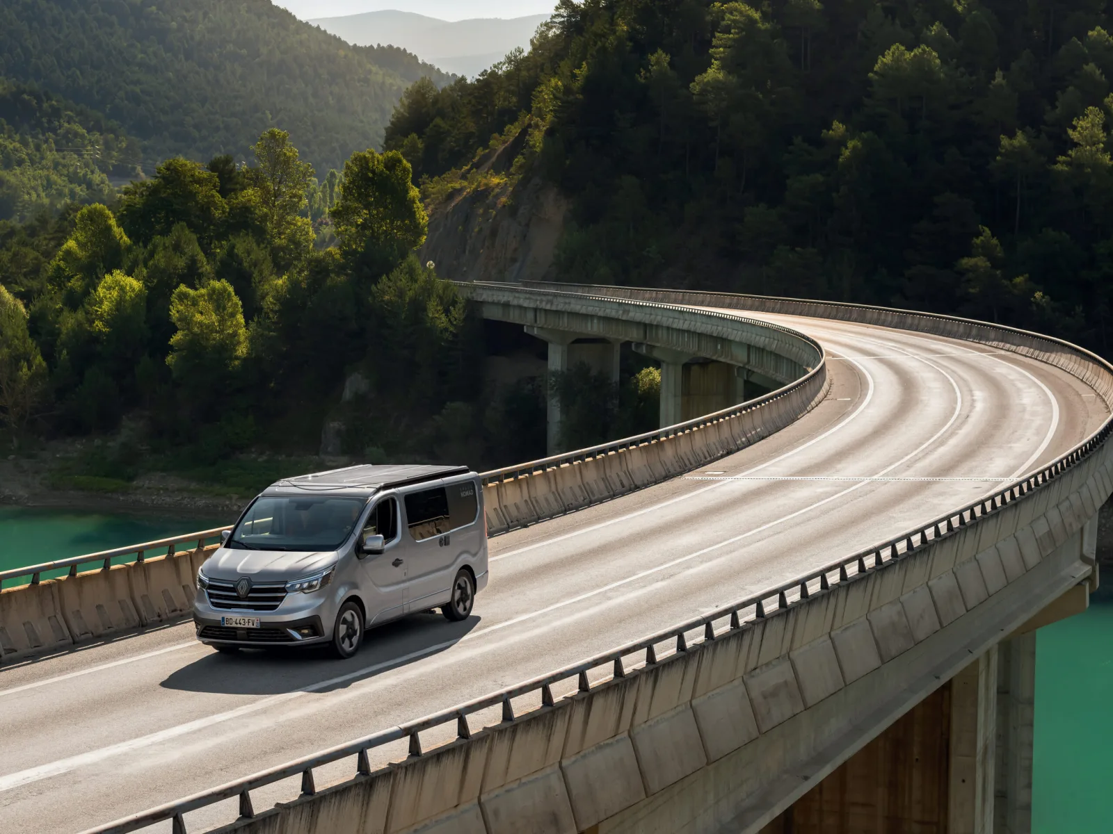 Renault Trafic MY26.1: nuovo sterzo, freni e sistema OpenR Link da 10"