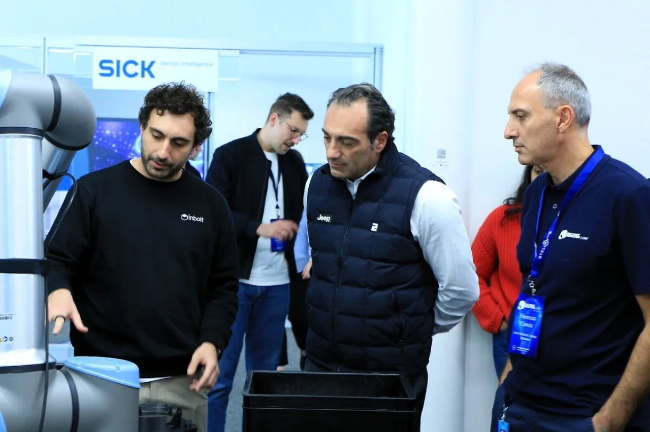Stellantis, Factory Booster Day: AI e robotica per 63 stabilimenti
