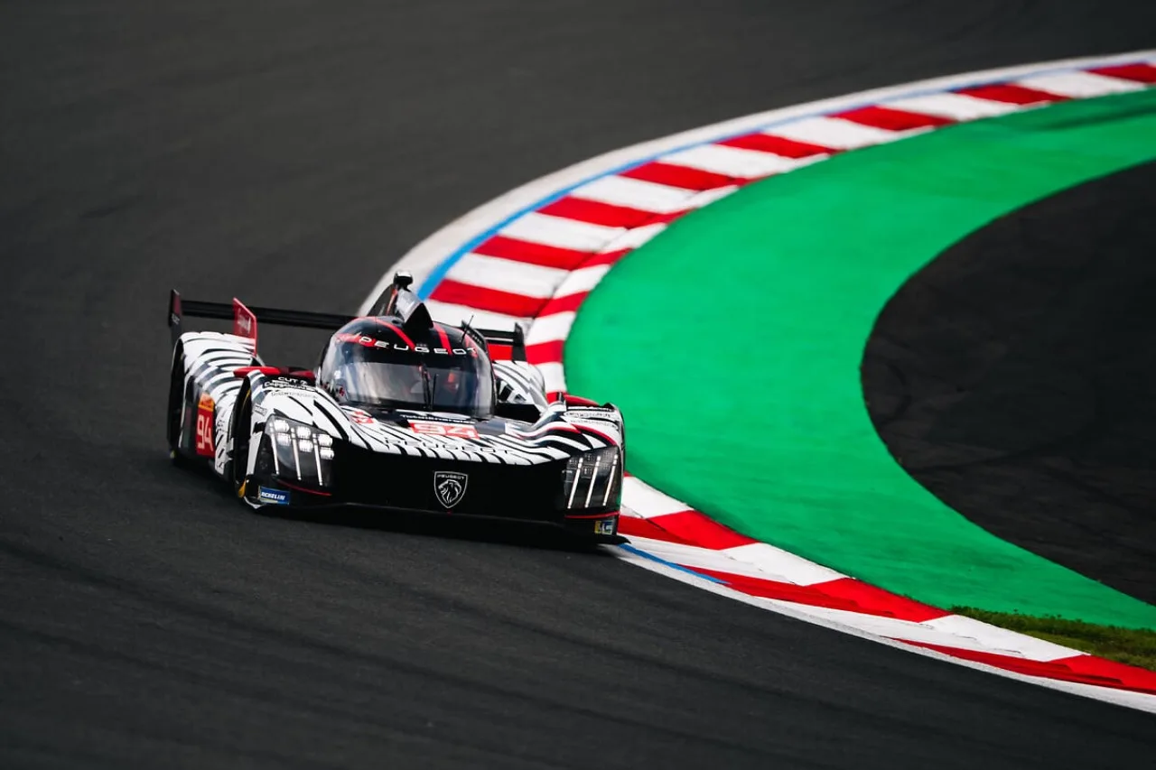 WEC Barcellona, Peugeot 9X8 debutta in Spagna: Quinn in pista