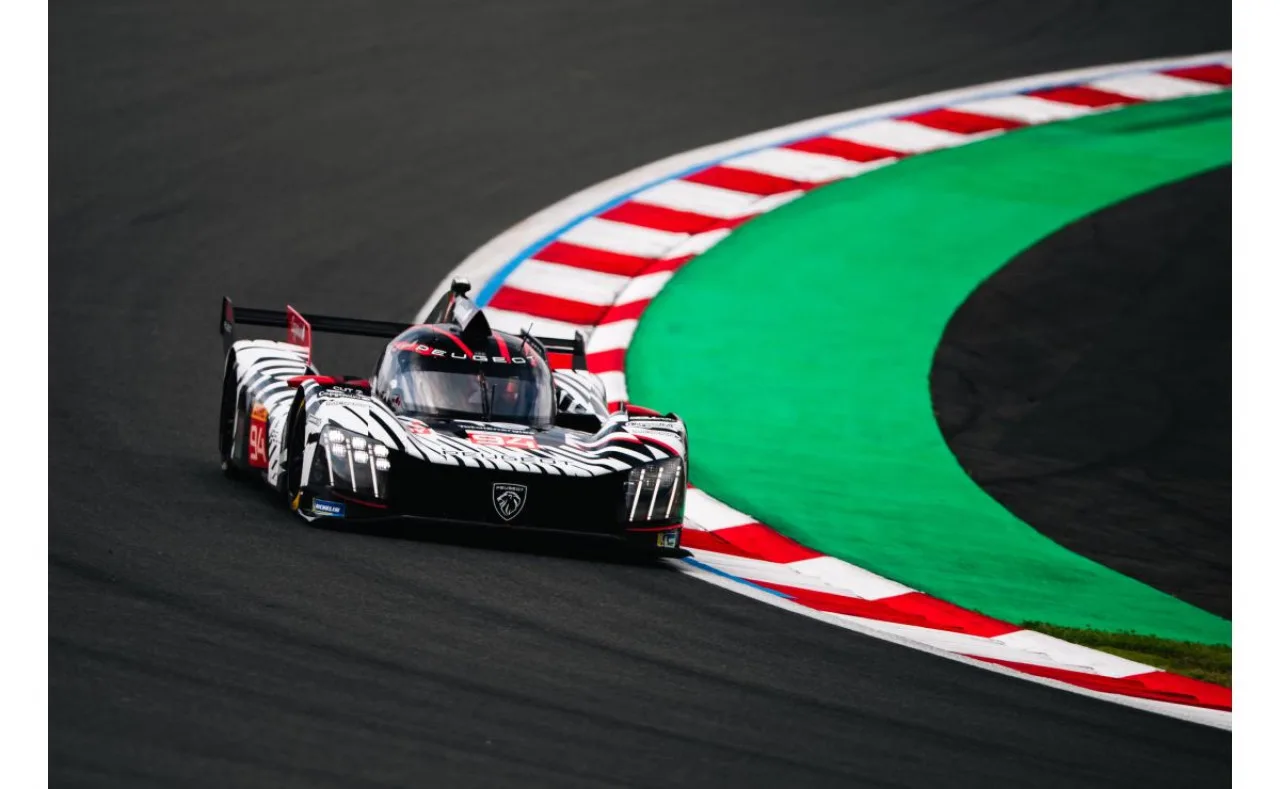 WEC Barcellona, Peugeot 9X8 debutta in Spagna: Quinn in pista