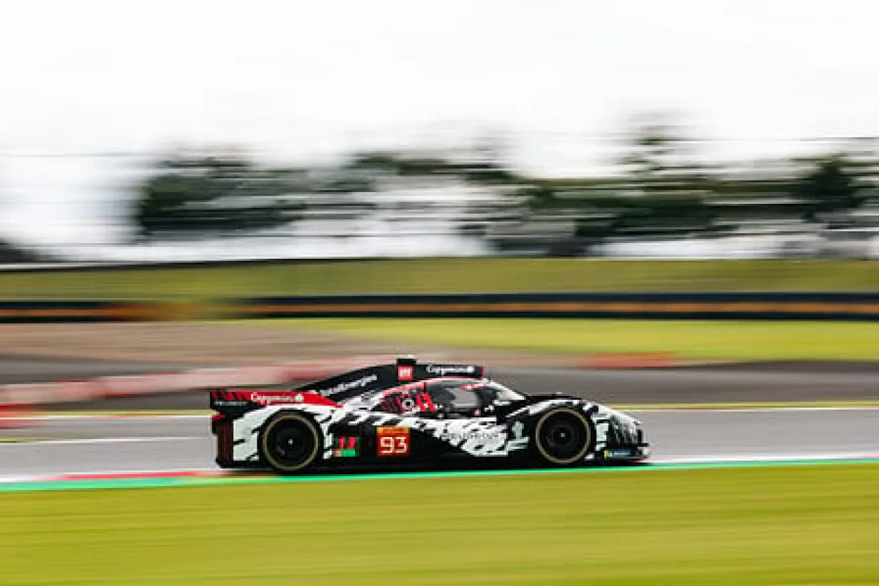 WEC Barcellona, Peugeot 9X8 debutta in Spagna: Quinn in pista